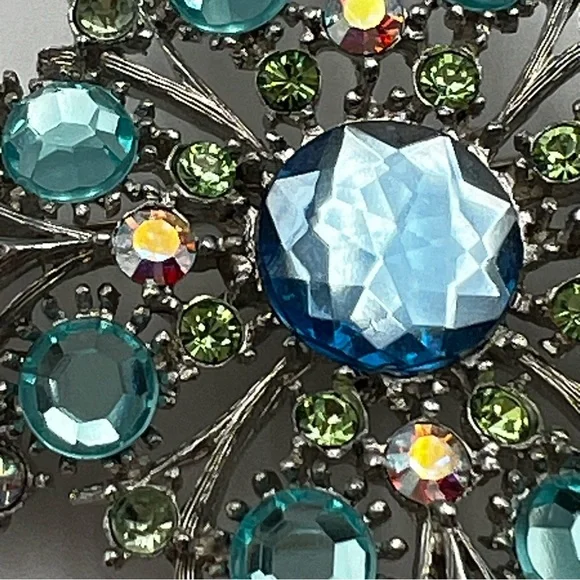 Vintage Aurora Borealis Silver Tone Blue Green Stones Brooch - Picture 9 of 13